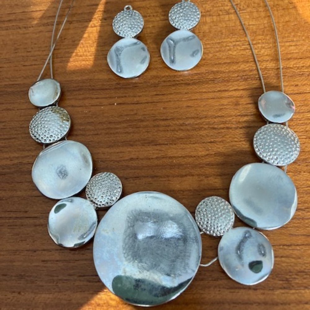 Necklace and earrings set